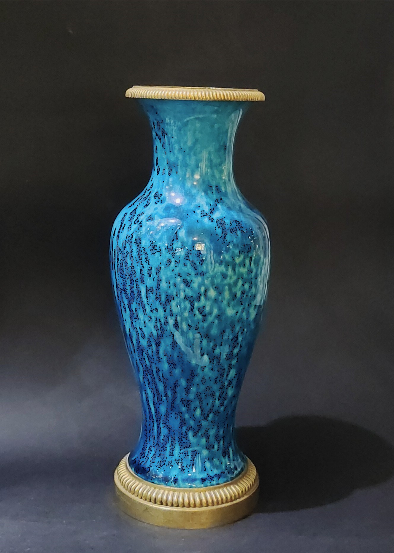 blue turquoise enameled biscuit vase and speckled with blue 
China 18th century
Bronze mount 19th century 
H27cm